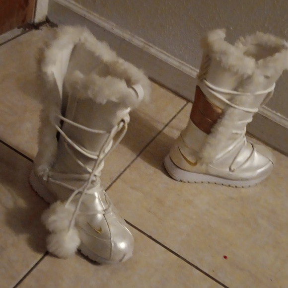 Boots - Picture 2 of 3